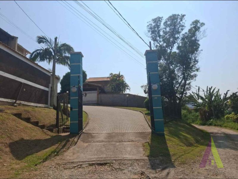 Casa em Condomínio Fechado de São Roque!