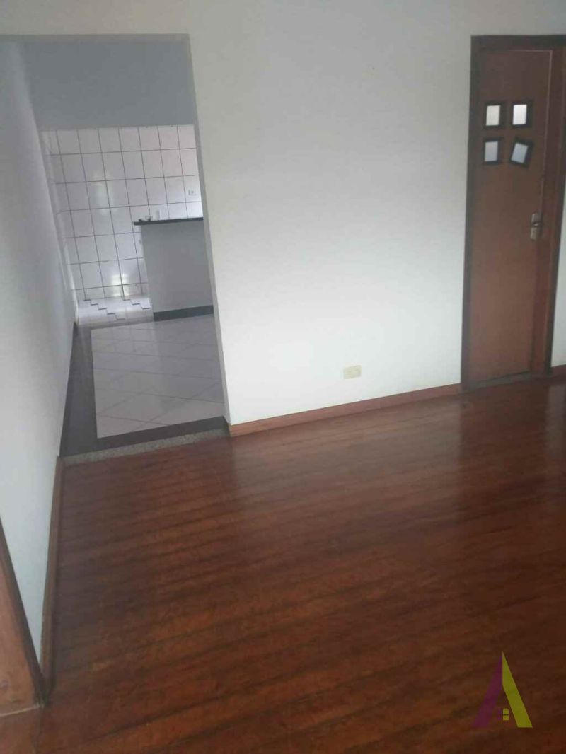 Casa com piscina e churrasqueira em São Roque!