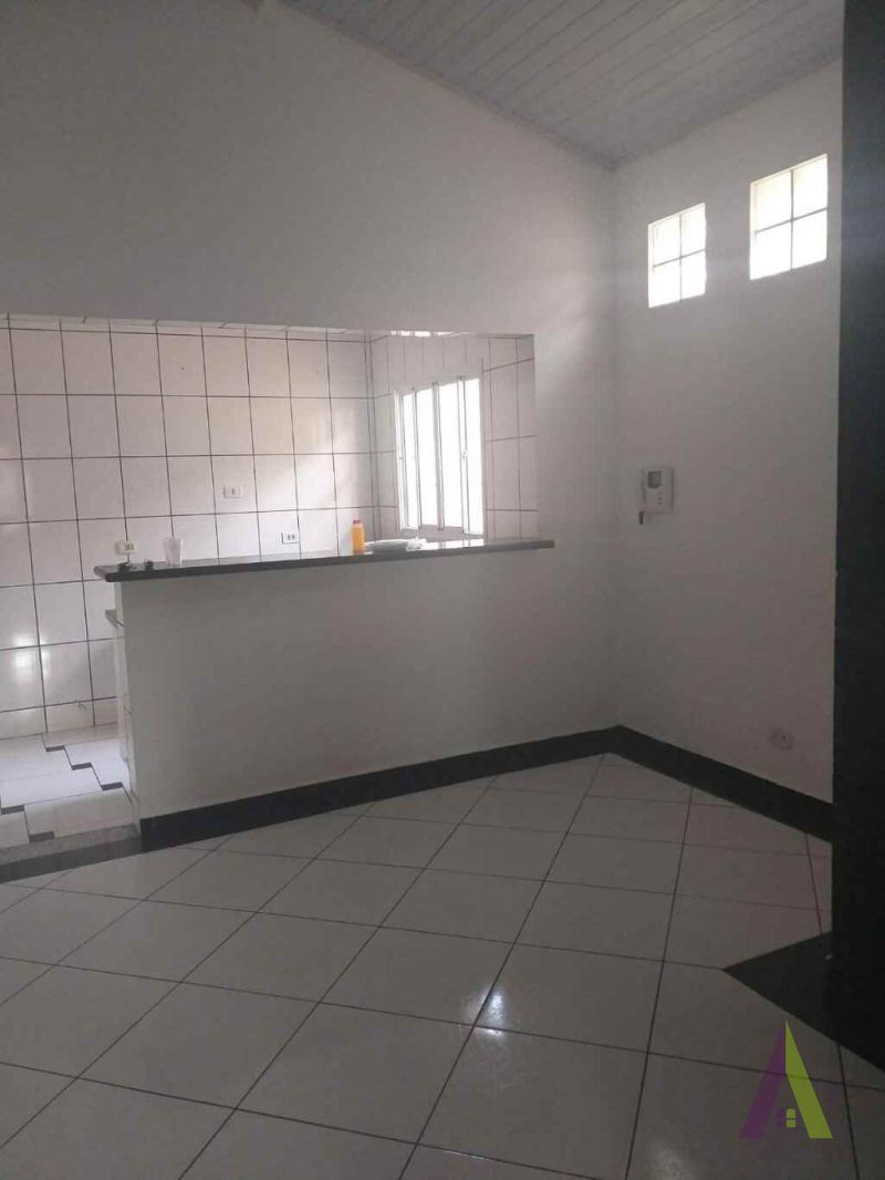 Casa com piscina e churrasqueira em São Roque!