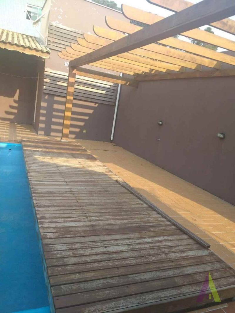 Casa com piscina e churrasqueira em São Roque!