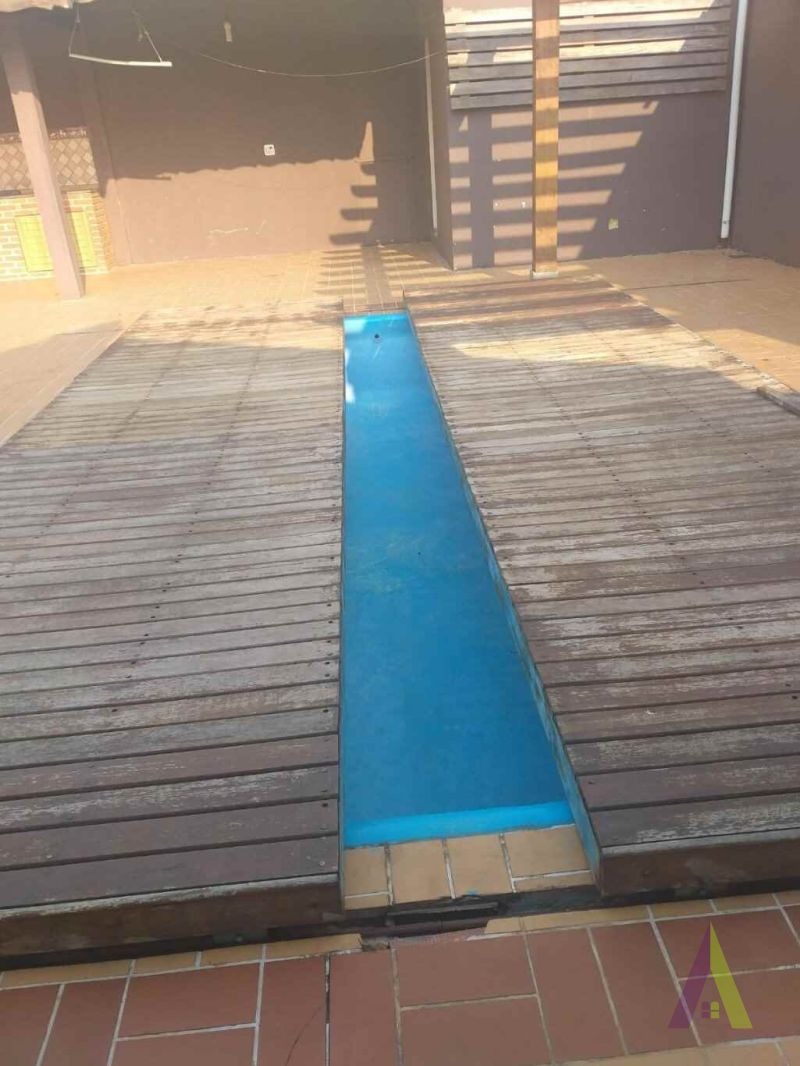 Casa com piscina e churrasqueira em São Roque!