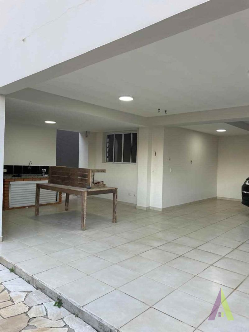 Casa Térrea em Bairro Tradicional em São Roque!