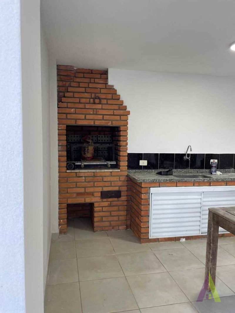 Casa Térrea em Bairro Tradicional em São Roque!