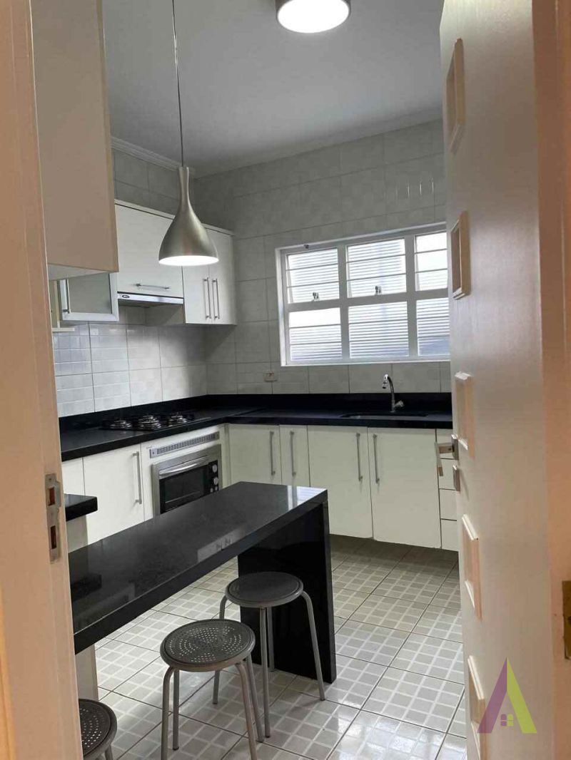 Casa Térrea em Bairro Tradicional em São Roque!