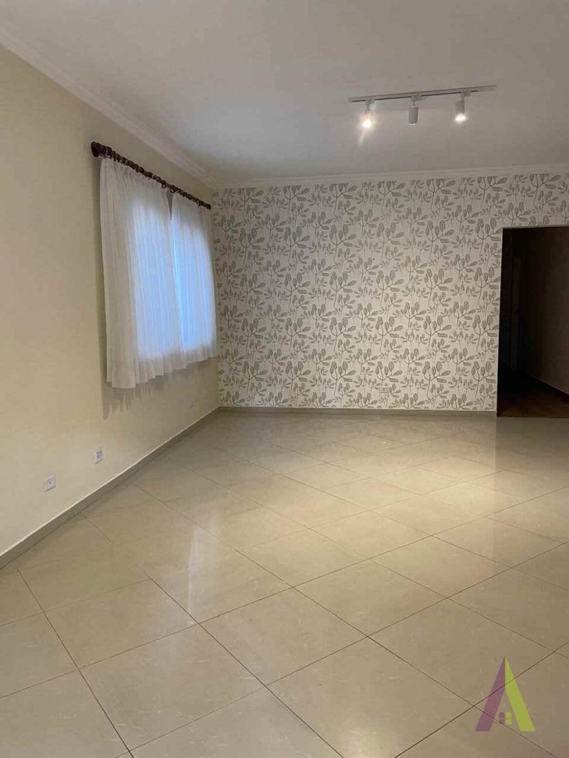 Casa Térrea em Bairro Tradicional em São Roque!