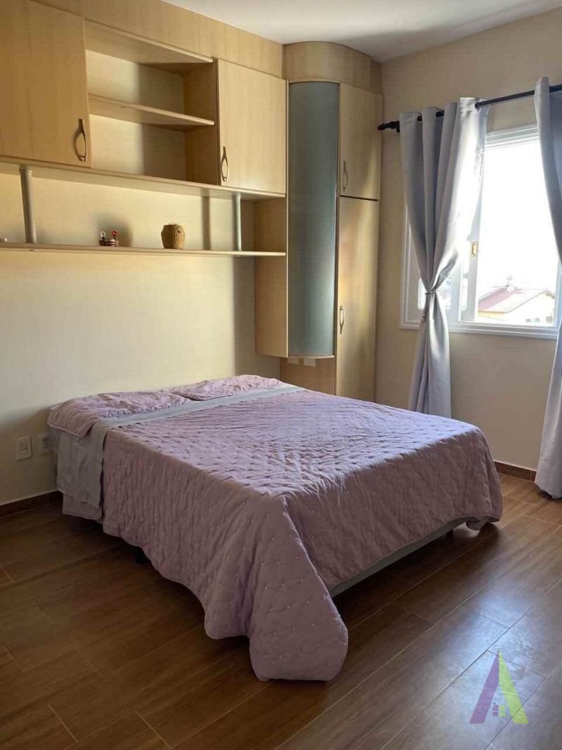 Casa Térrea em Bairro Tradicional em São Roque!