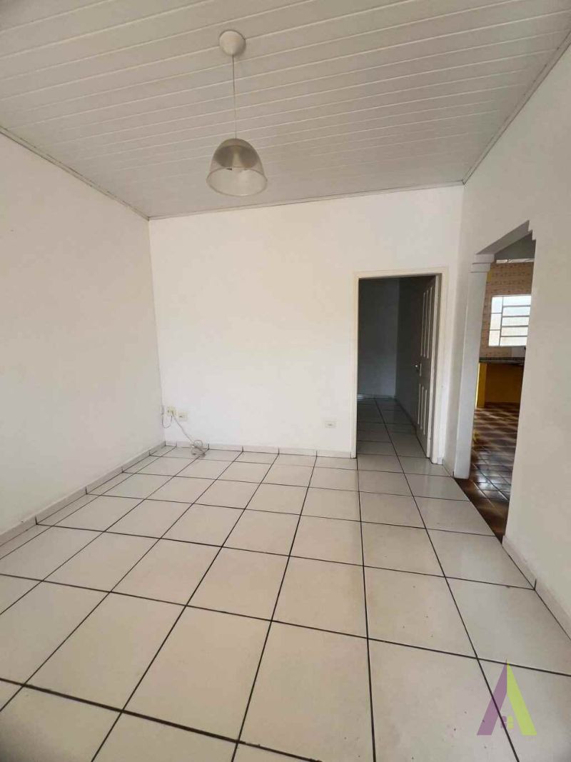 Casa Térrea em Bairro Tradicional de São Roque! 