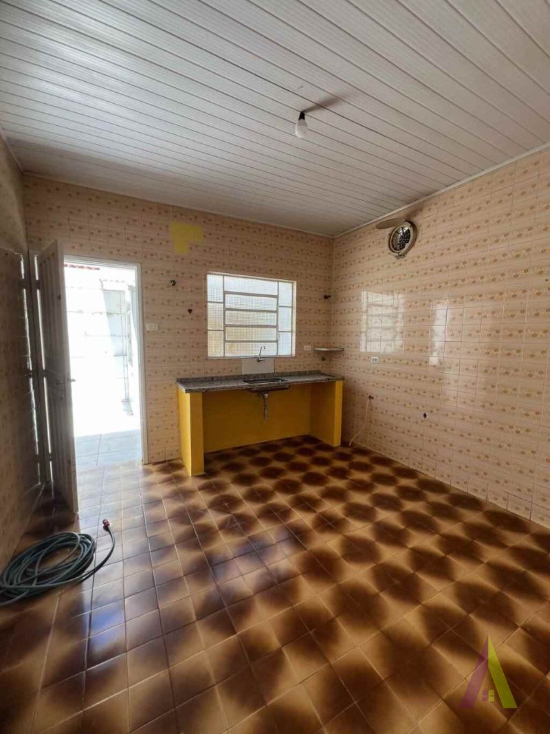 Casa Térrea em Bairro Tradicional de São Roque! 