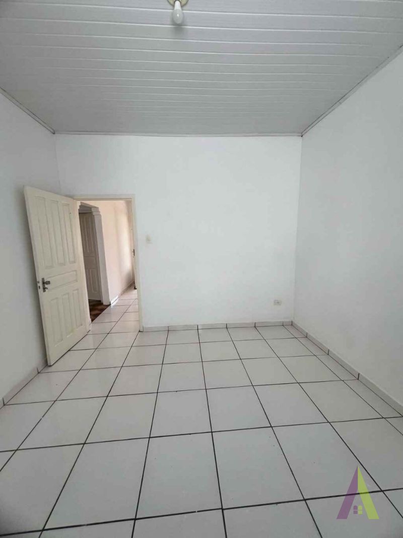 Casa Térrea em Bairro Tradicional de São Roque! 