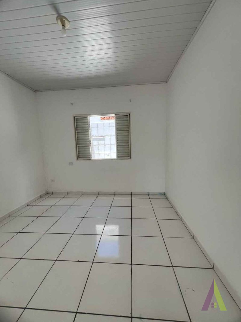 Casa Térrea em Bairro Tradicional de São Roque! 