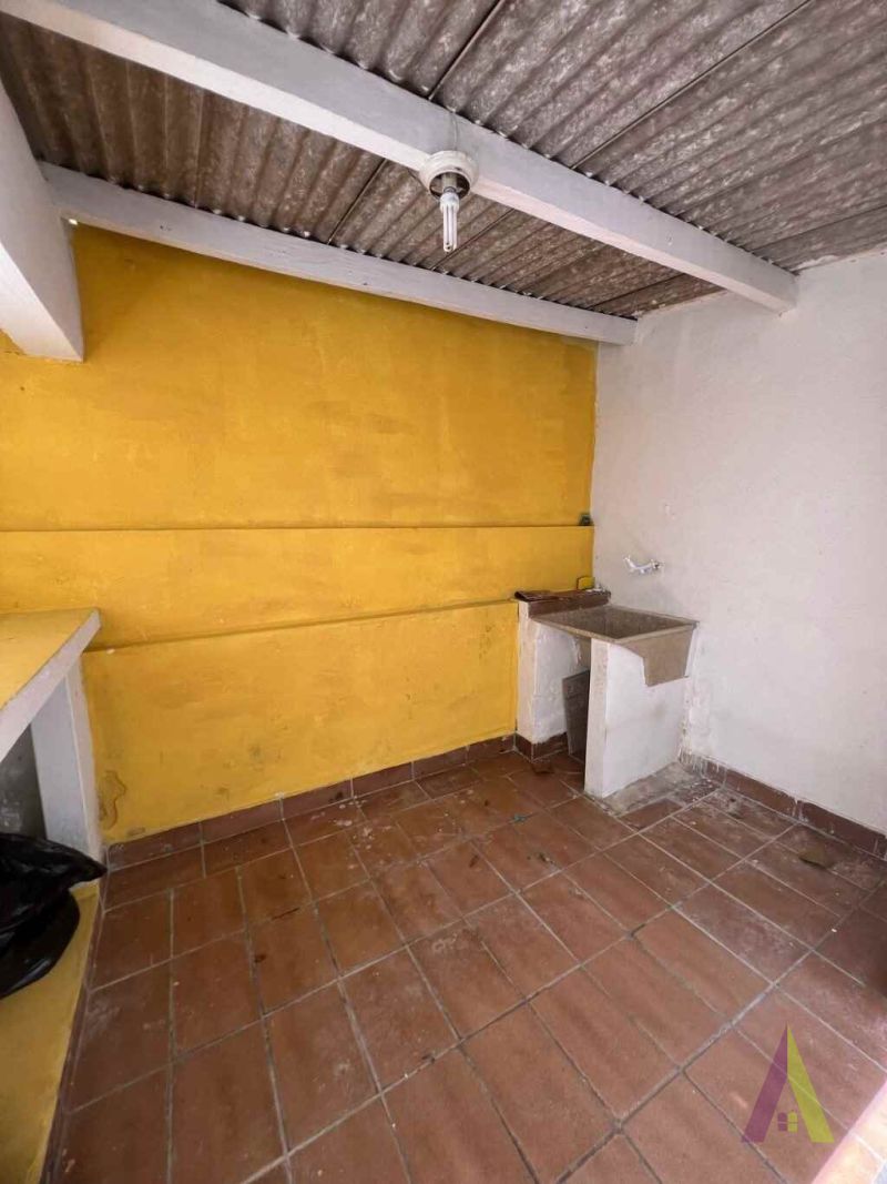 Casa Térrea em Bairro Tradicional de São Roque! 