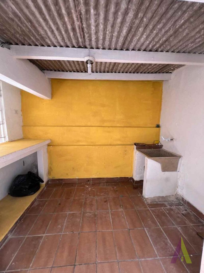 Casa Térrea em Bairro Tradicional de São Roque! 