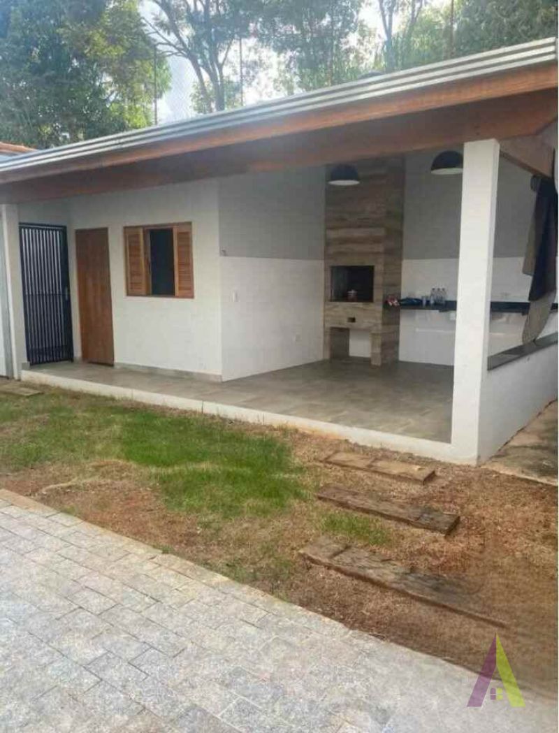 Casa em Condomínio Fechado com Área Gourmet em São Roque!