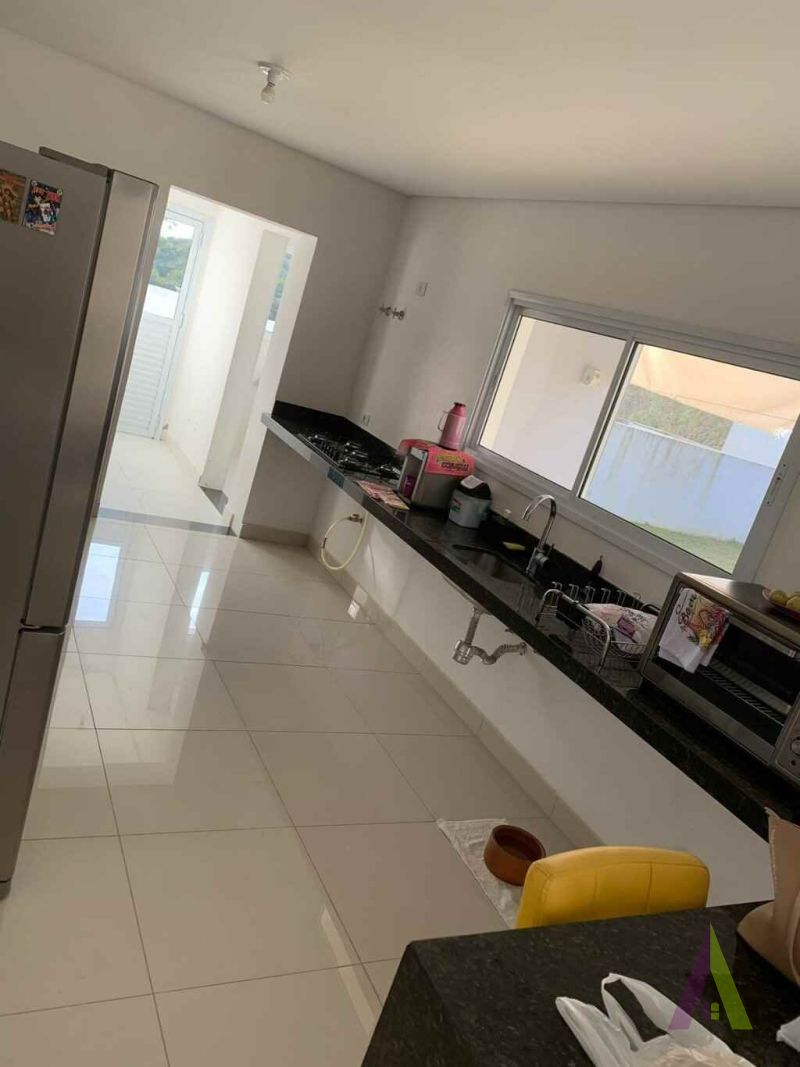 Casa de Alto PadrÃ£o em CondomÃ­nio Fechado Rodeado de muito Verde emÂ  SÃ£o Roque!