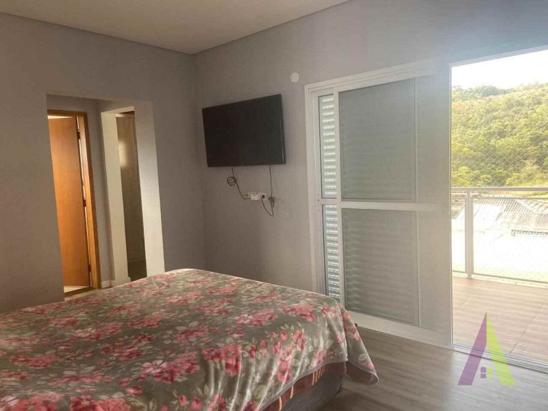 Casa de Alto PadrÃ£o em CondomÃ­nio Fechado Rodeado de muito Verde emÂ  SÃ£o Roque!