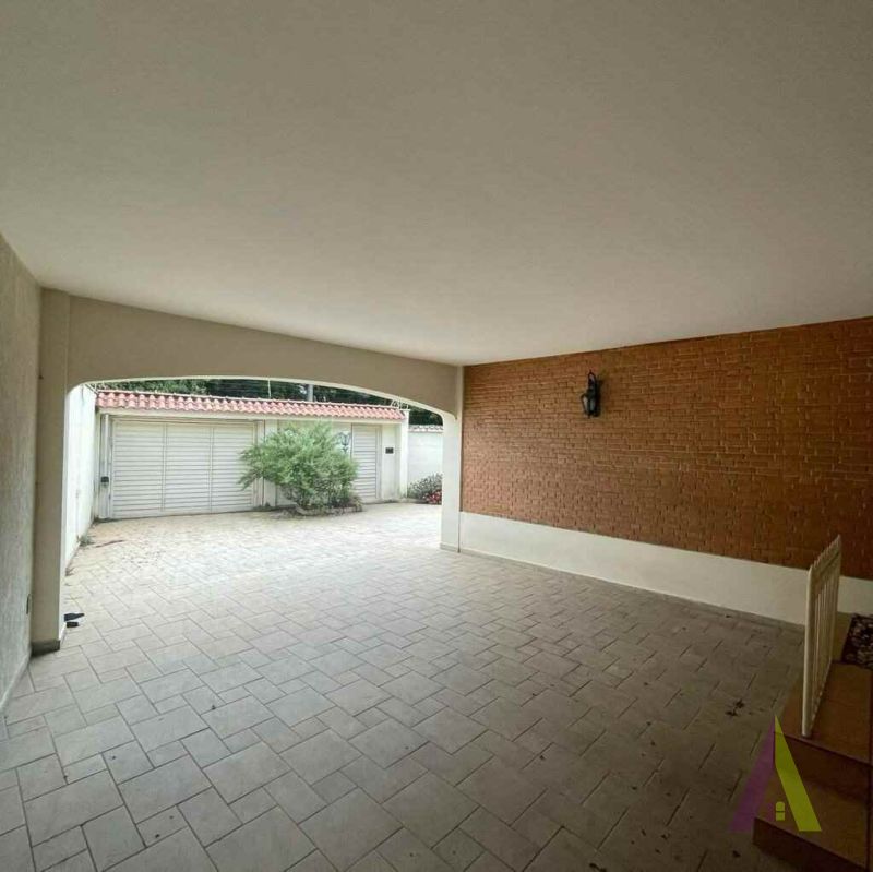 Casa TÃ©rrea com Quintal no centro de SÃ£o Roque!Â 