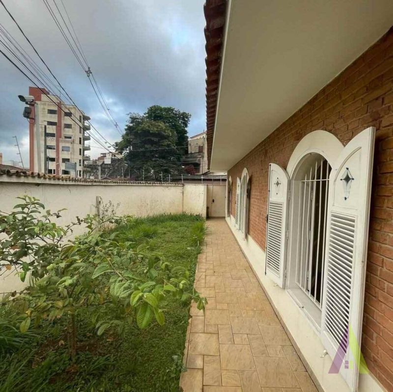 Casa TÃ©rrea com Quintal no centro de SÃ£o Roque!Â 