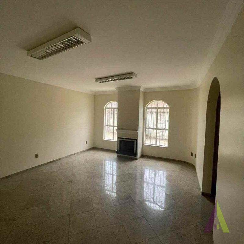 Casa TÃ©rrea com Quintal no centro de SÃ£o Roque!Â 