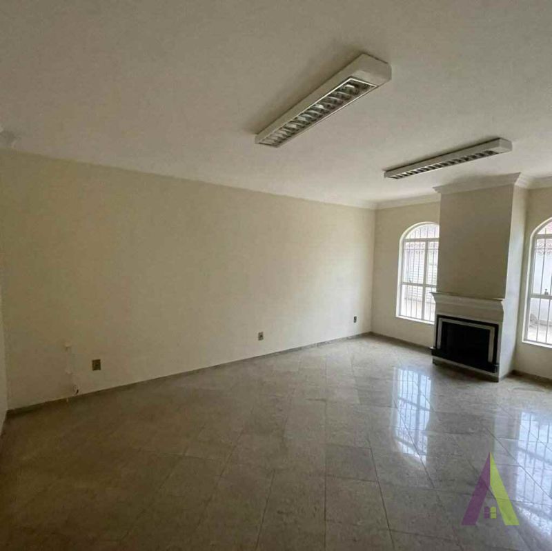 Casa TÃ©rrea com Quintal no centro de SÃ£o Roque!Â 