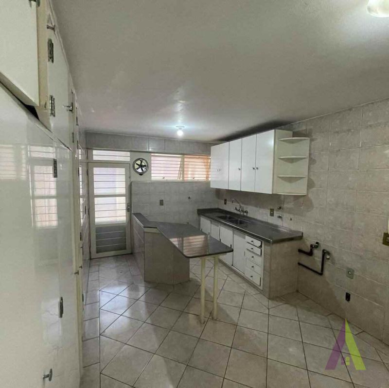 Casa TÃ©rrea com Quintal no centro de SÃ£o Roque!Â 