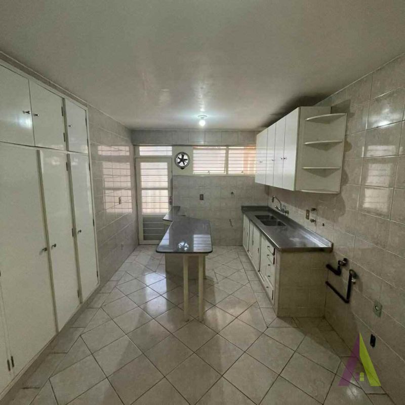 Casa TÃ©rrea com Quintal no centro de SÃ£o Roque!Â 