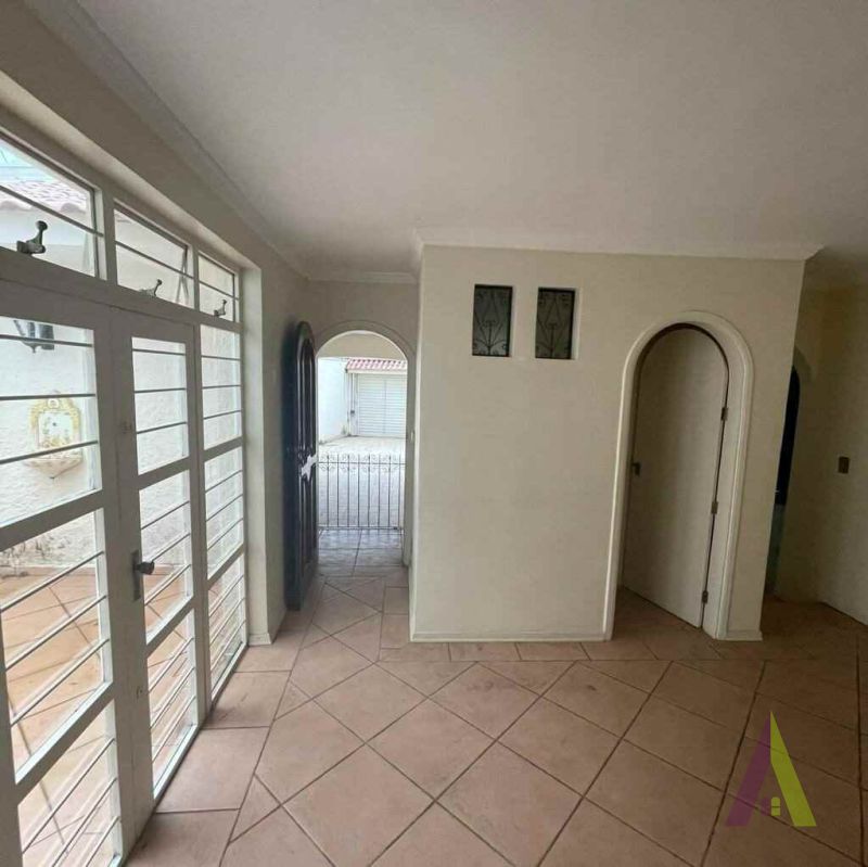 Casa TÃ©rrea com Quintal no centro de SÃ£o Roque!Â 