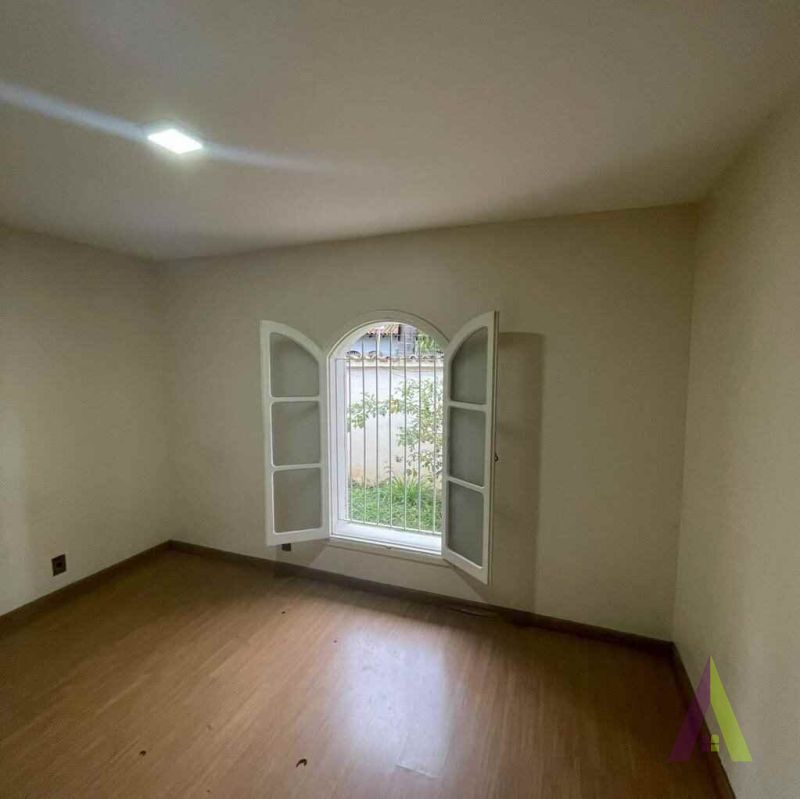 Casa TÃ©rrea com Quintal no centro de SÃ£o Roque!Â 