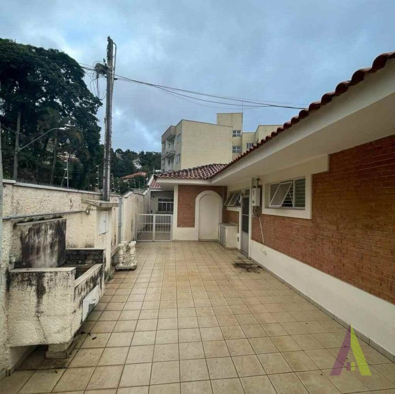 Casa TÃ©rrea com Quintal no centro de SÃ£o Roque!Â 