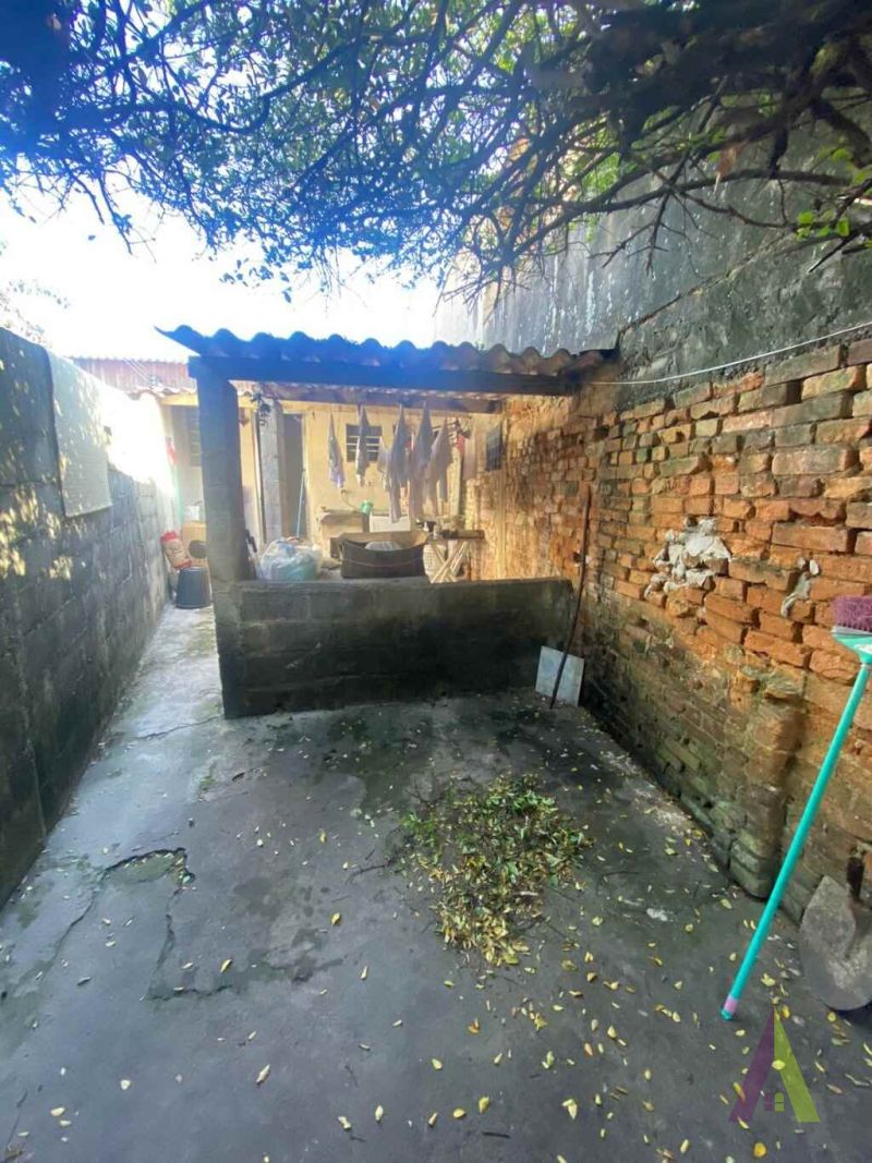  Casa Térrea no Centro de São Roque! 