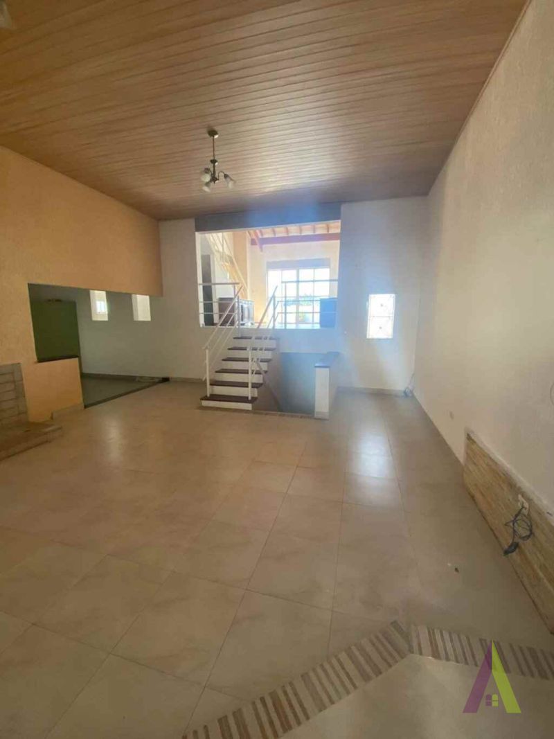 Casa em Condomínio Fechado de São Roque! 