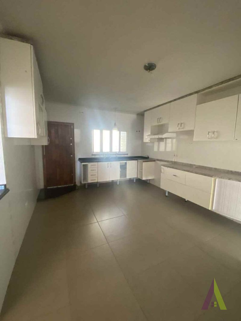 Casa em Condomínio Fechado de São Roque! 