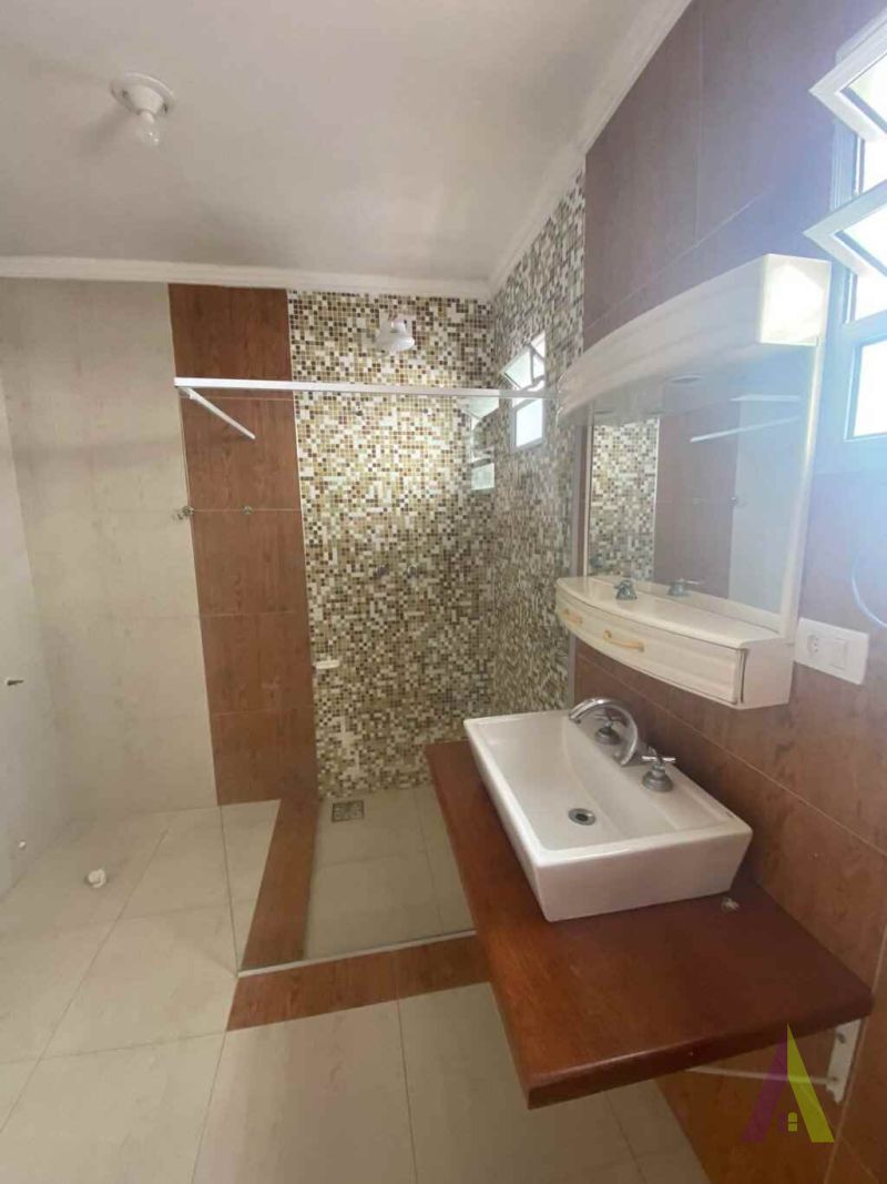 Casa em Condomínio Fechado de São Roque! 