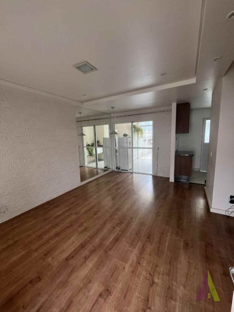 Casa em Condomínio Fechado Rica em Planejados de São Roque!