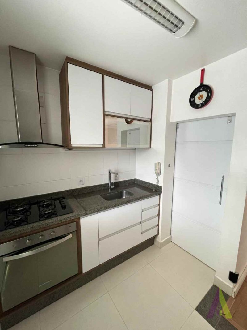 Casa em Condomínio Fechado Rica em Planejados de São Roque!