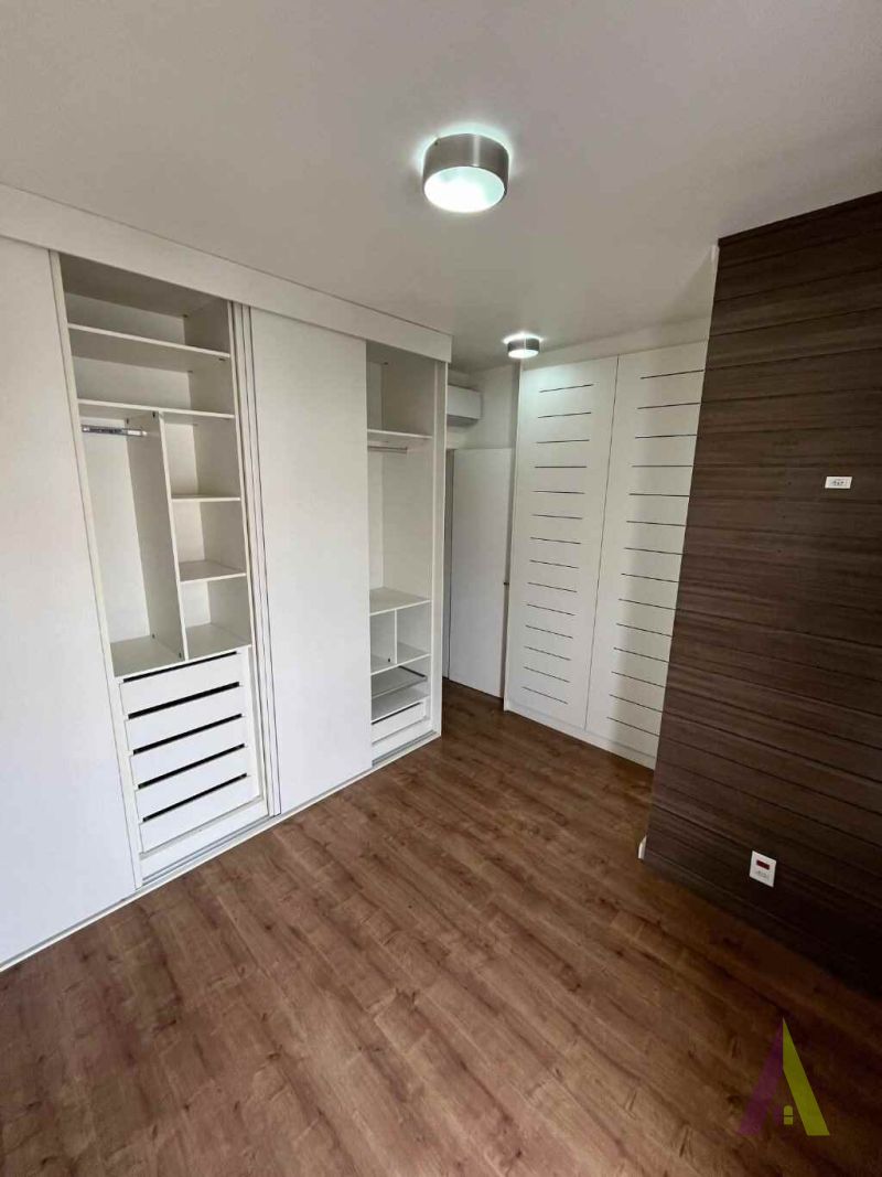 Casa em Condomínio Fechado Rica em Planejados de São Roque!