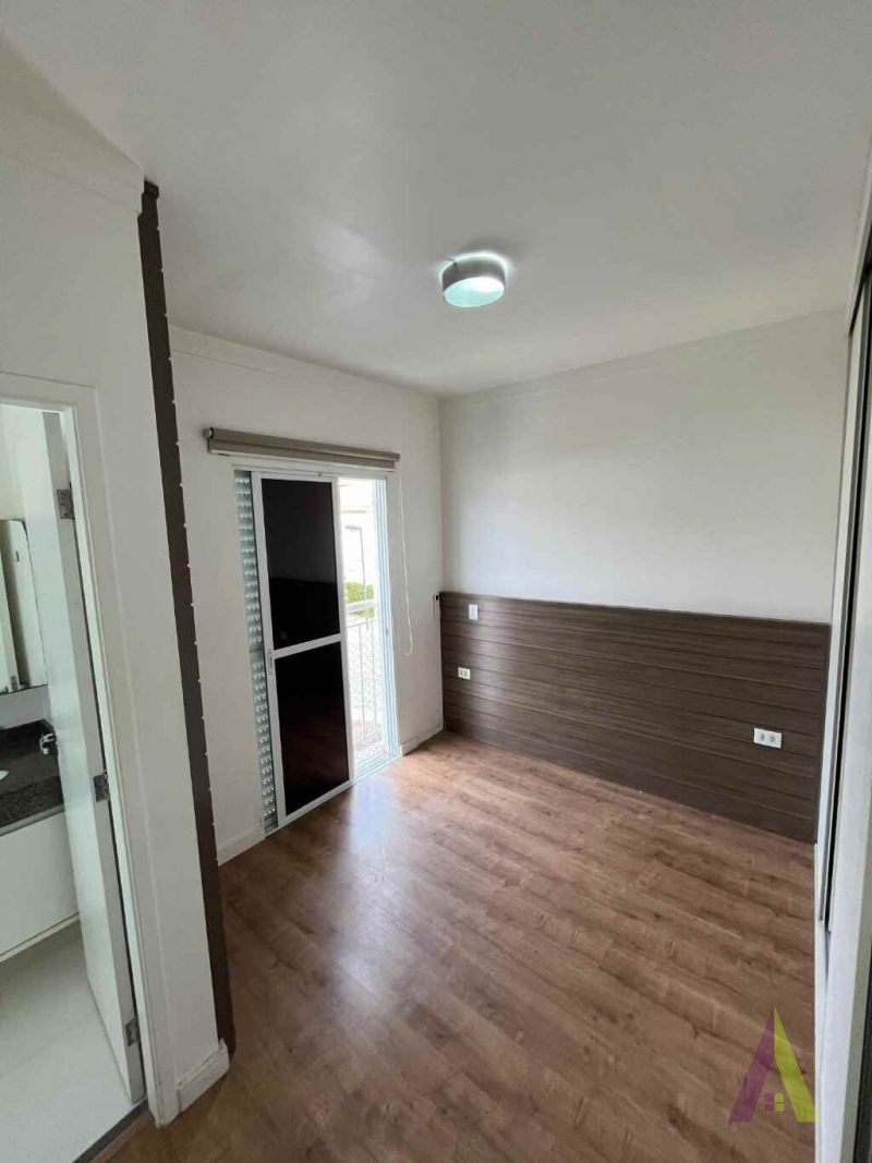 Casa em Condomínio Fechado Rica em Planejados de São Roque!