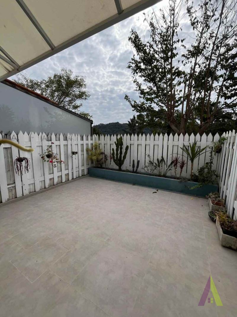 Casa em Condomínio Fechado Rica em Planejados de São Roque!