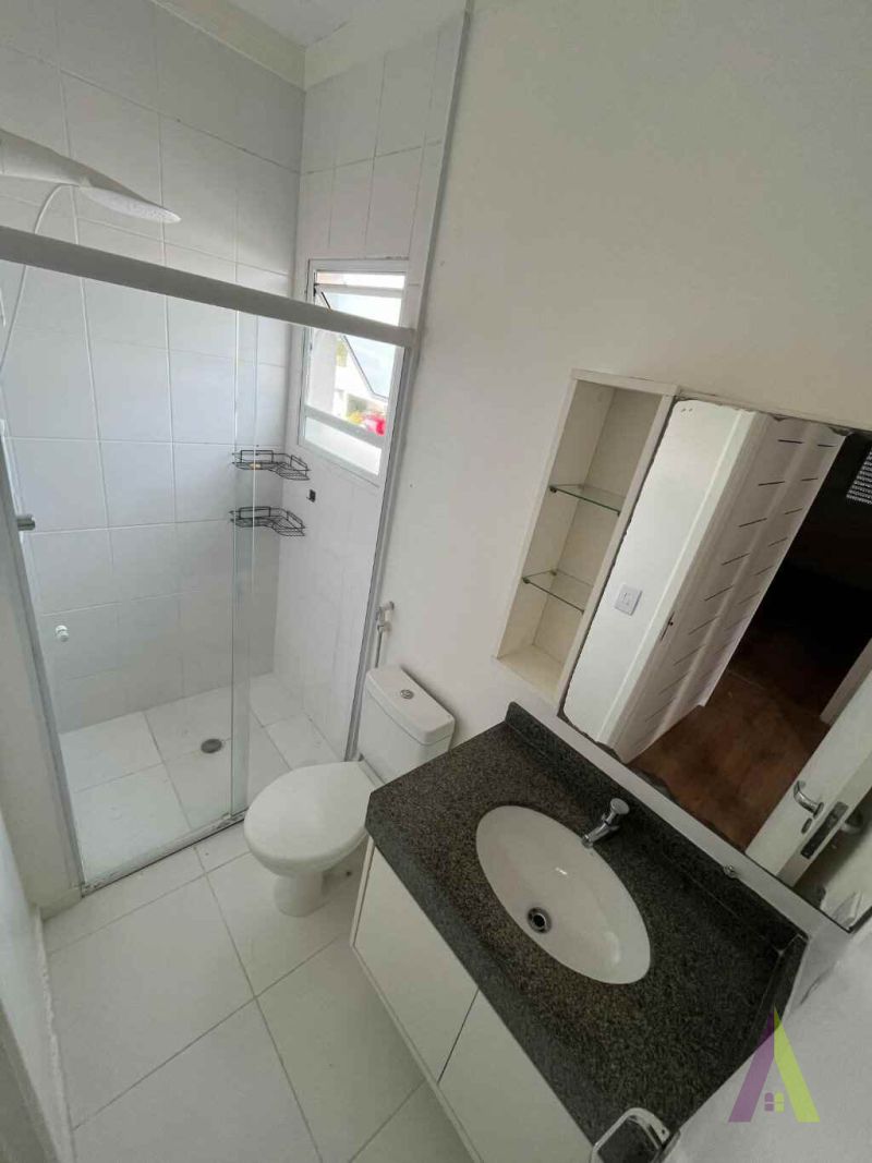 Casa em Condomínio Fechado Rica em Planejados de São Roque!