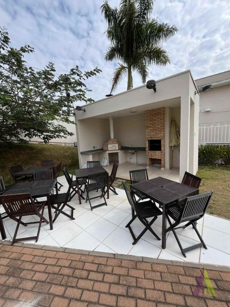 Casa em Condomínio Fechado Rica em Planejados de São Roque!