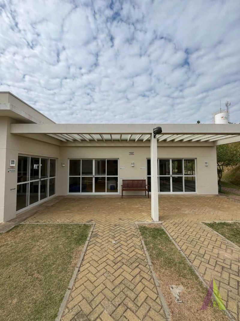 Casa em Condomínio Fechado Rica em Planejados de São Roque!