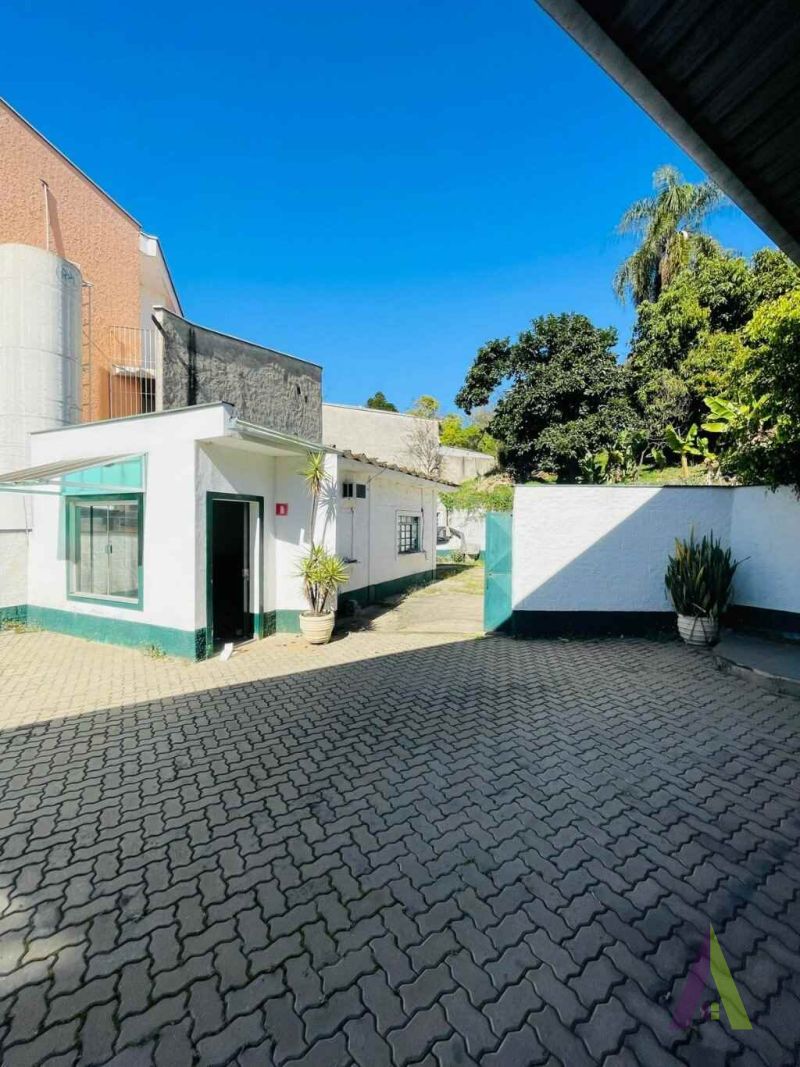  Ponto Comercial no Coração de São Roque!