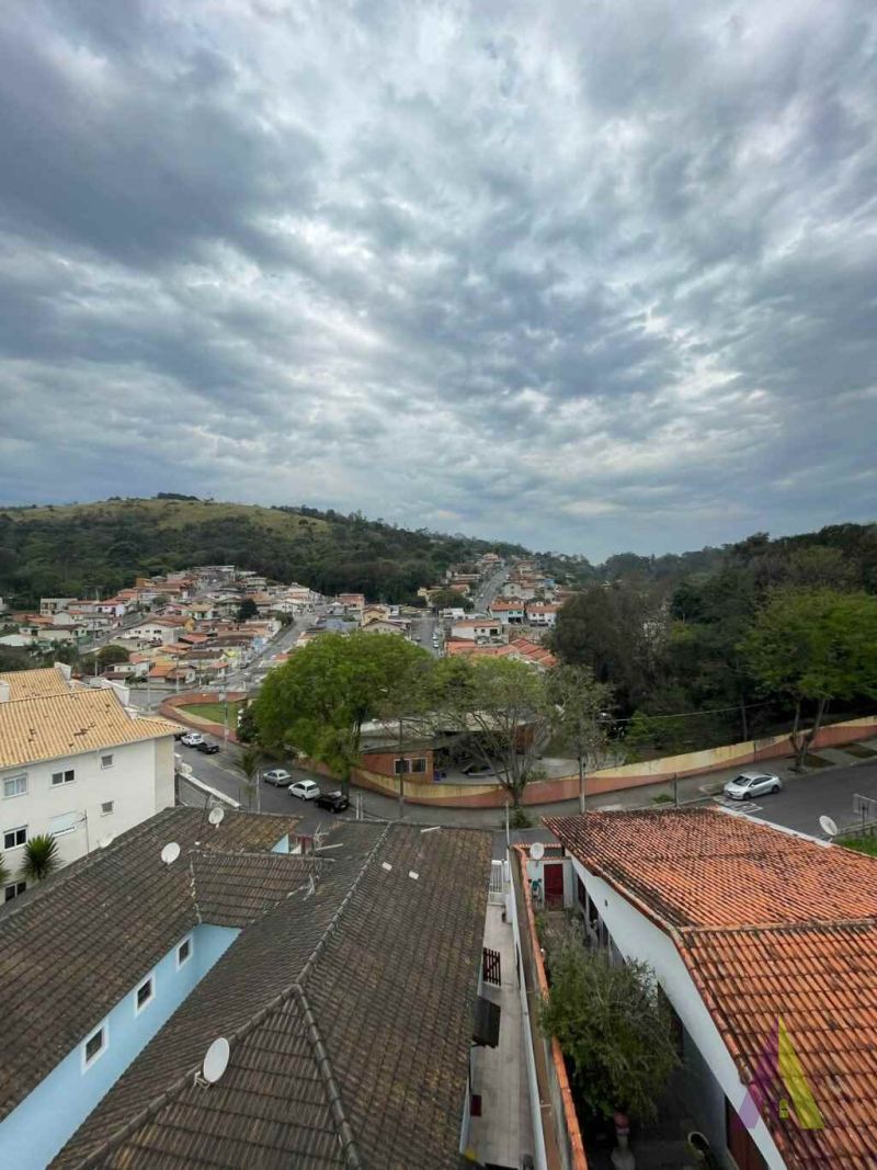 Sobrado no Centro de São Roque!