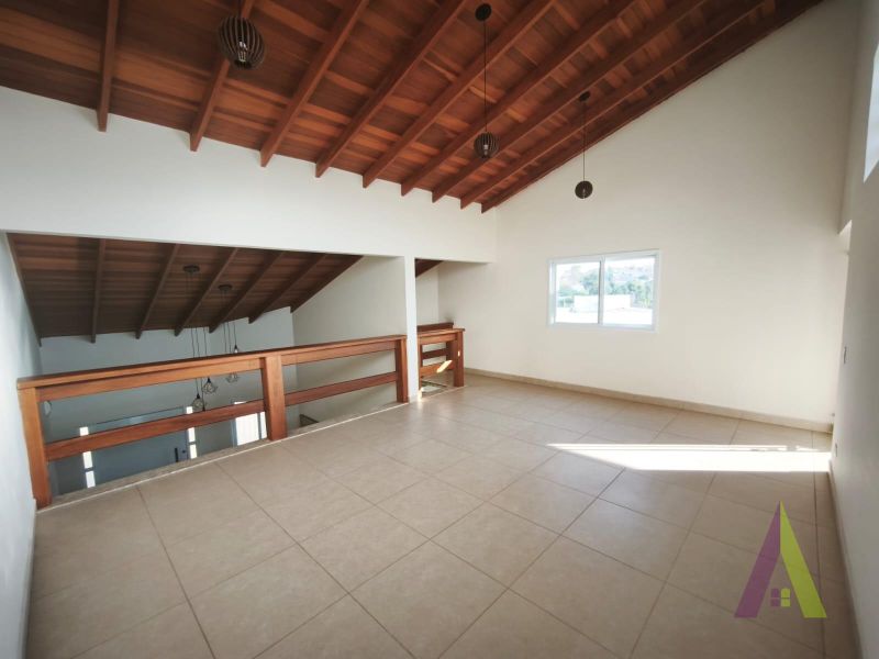 Casa Térrea em Condomínio de Alto Padrão de São Roque!