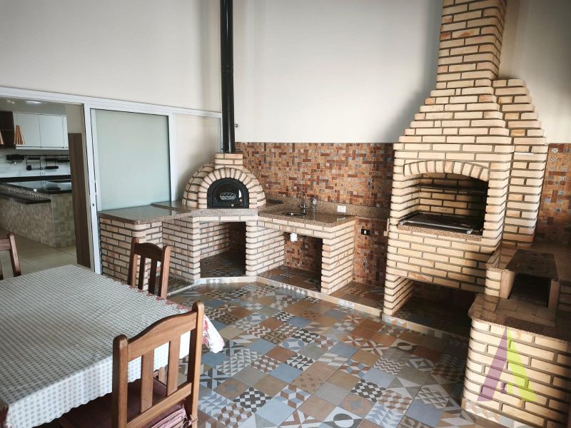 Casa Térrea em Condomínio de Alto Padrão de São Roque!