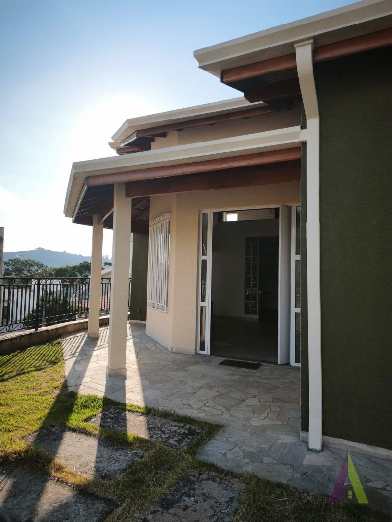 Casa Térrea em Condomínio de Alto Padrão de São Roque!