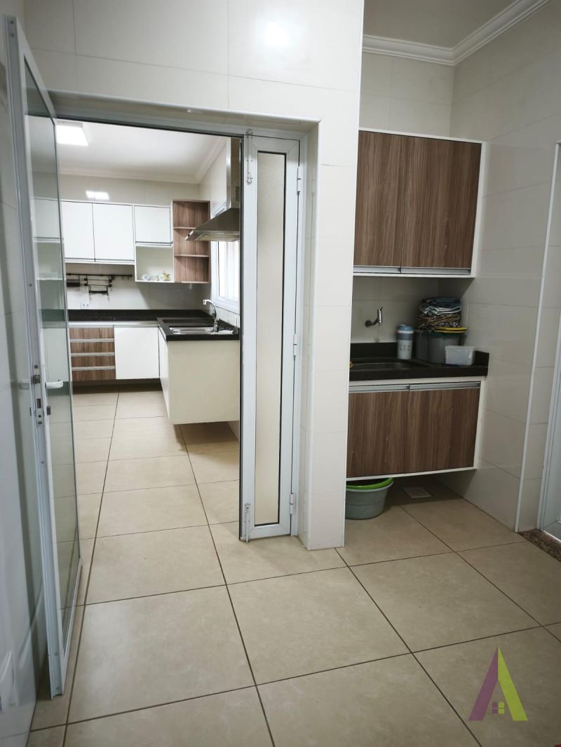 Casa Térrea em Condomínio de Alto Padrão de São Roque!