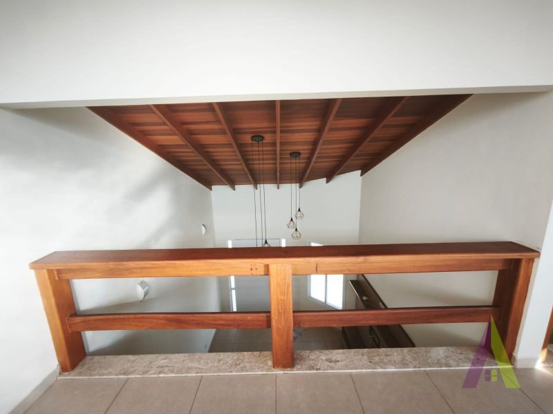 Casa Térrea em Condomínio de Alto Padrão de São Roque!