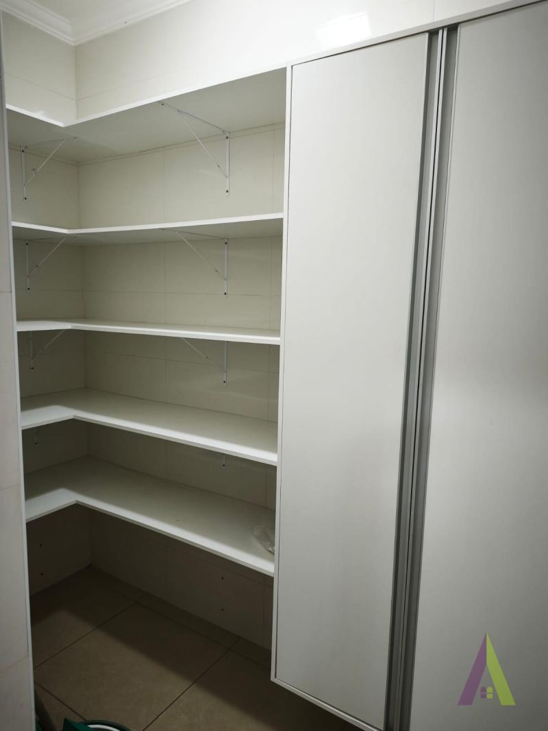 Casa Térrea em Condomínio de Alto Padrão de São Roque!