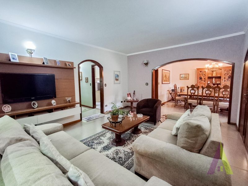 Casa Térrea em Bairro Tradicional  São Roque!