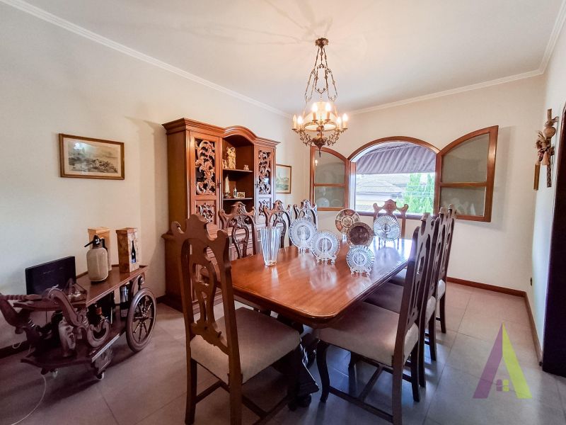 Casa Térrea em Bairro Tradicional  São Roque!